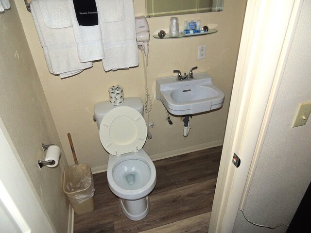 Image 4 for Double room 2 Full Beds, boat parking not in view