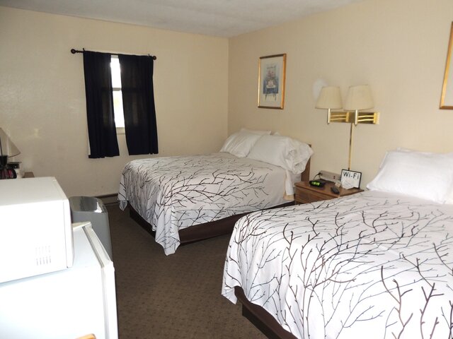 Image 1 for double room, 2 full beds  boat parking near room