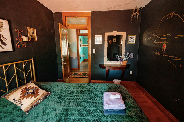 Image 2 for Raven Room