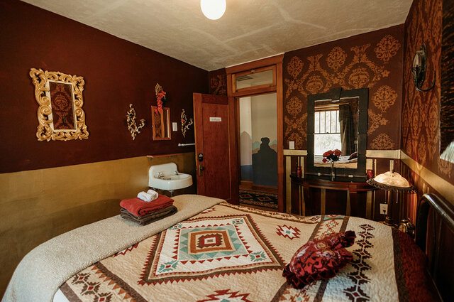 Image 3 for Victorian Room