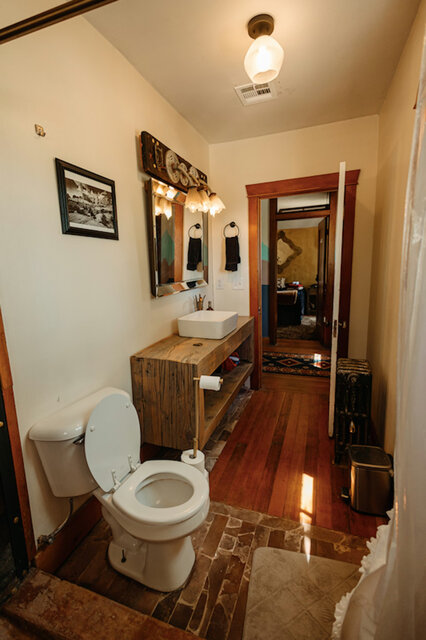 Image 6 for Victorian Room
