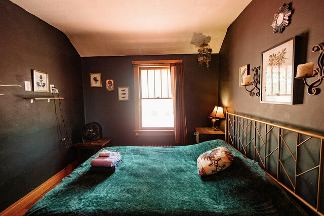 Image 3 for Raven Room