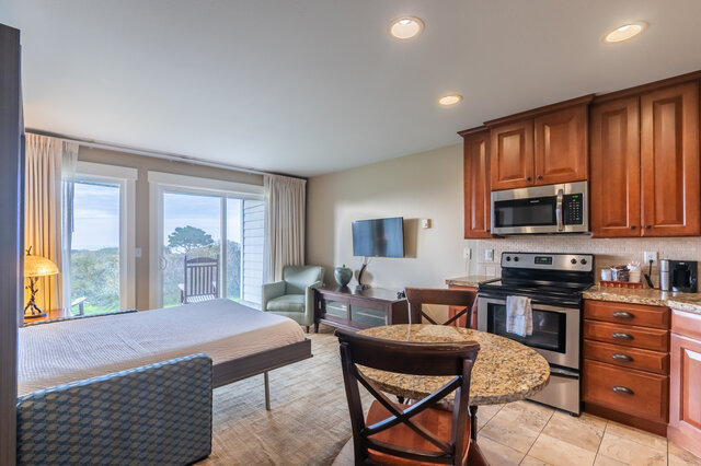 Image 6 for Ocean Front Queen Murphy Bed / Full Kitchen