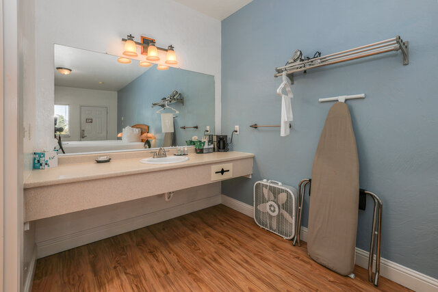 Image 3 for Economy 1 Queen ( Pet Friendly )