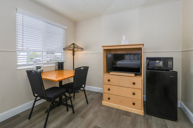 Image 3 for Economy 2 Queen