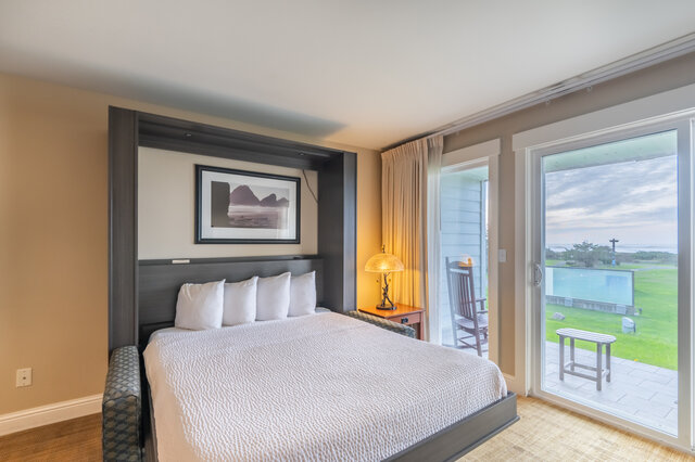 Image 3 for Ocean Front Queen Murphy Bed / Full Kitchen