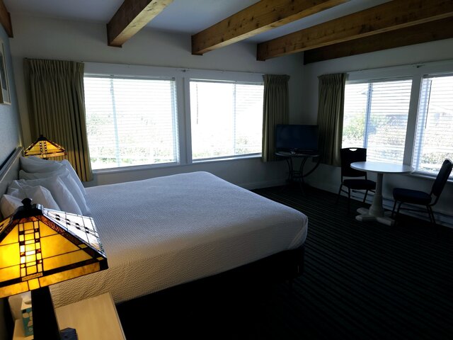 Image 2 for Economy Ocean View King