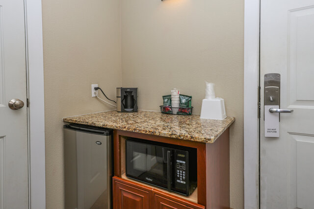 Image 4 for Ocean Front King (pet friendly)