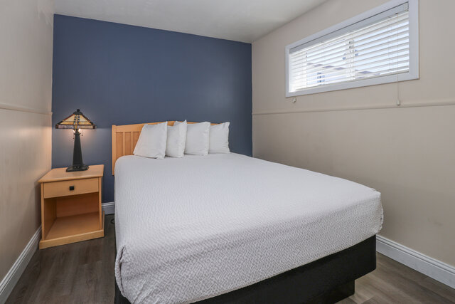 Image 2 for Economy 2 Queen