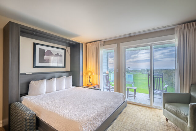 Image 2 for Ocean Front Queen Murphy Bed / Full Kitchen