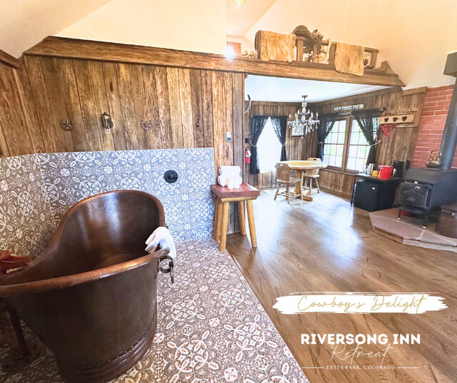 Image 14 for Cowboy’s Delight (Private Outdoor Hot Tub)