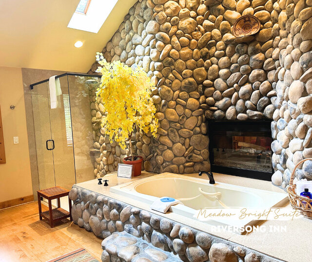 Image 6 for Meadow Bright (Private Outdoor Hot Tub)