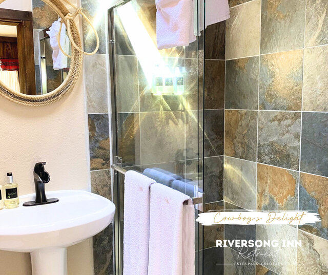 Image 9 for Cowboy’s Delight (Private Outdoor Hot Tub)