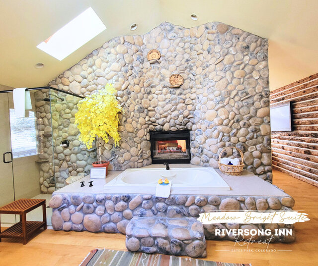 Image 18 for Meadow Bright (Private Outdoor Hot Tub)