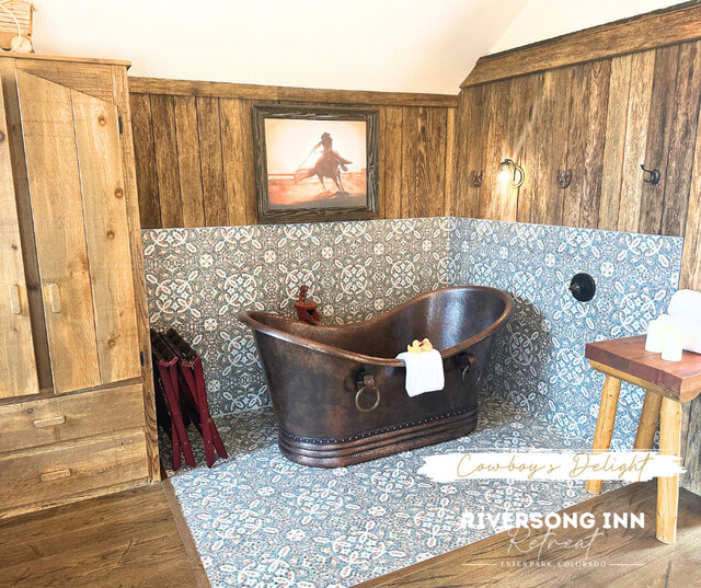 Image 8 for Cowboy’s Delight (Private Outdoor Hot Tub)