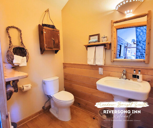 Image 19 for Meadow Bright (Private Outdoor Hot Tub)