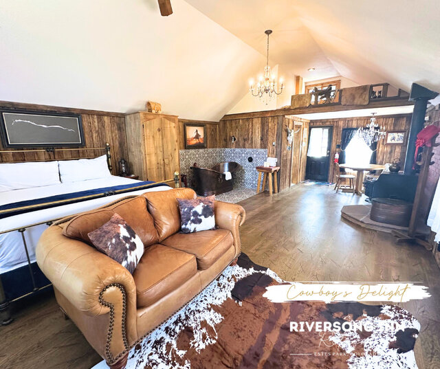 Image 15 for Cowboy’s Delight (Private Outdoor Hot Tub)