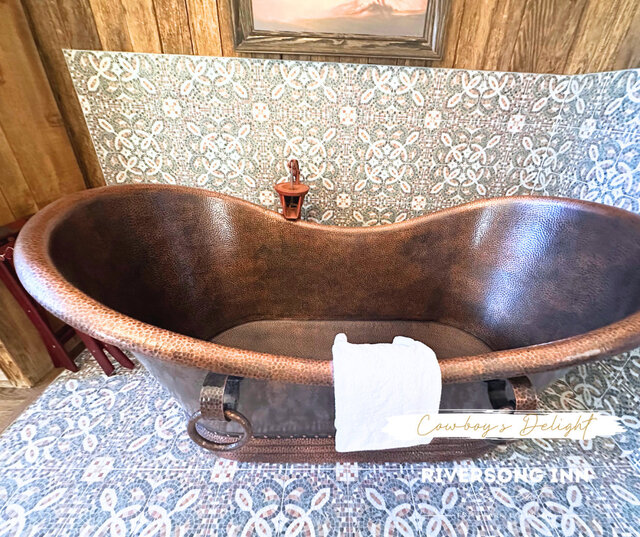 Image 13 for Cowboy’s Delight (Private Outdoor Hot Tub)