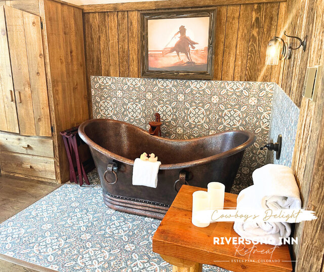 Image 7 for Cowboy’s Delight (Private Outdoor Hot Tub)