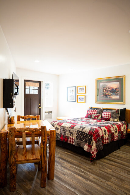 Image 2 for Single Queen, Street Side