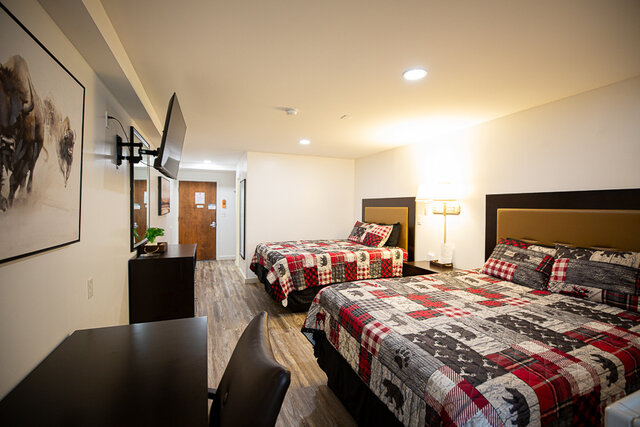 Image 4 for Double Queen + Kitchenette