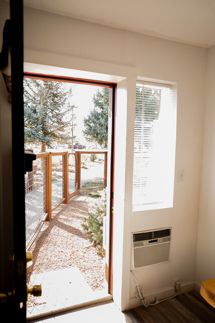 Image 6 for Single Queen, Street Side