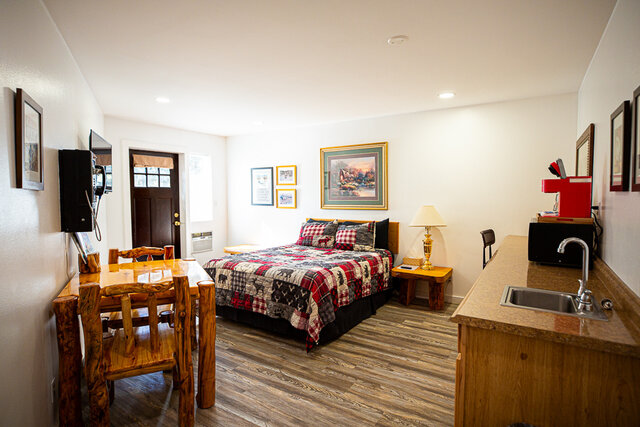 Image 3 for Single Queen, Street Side