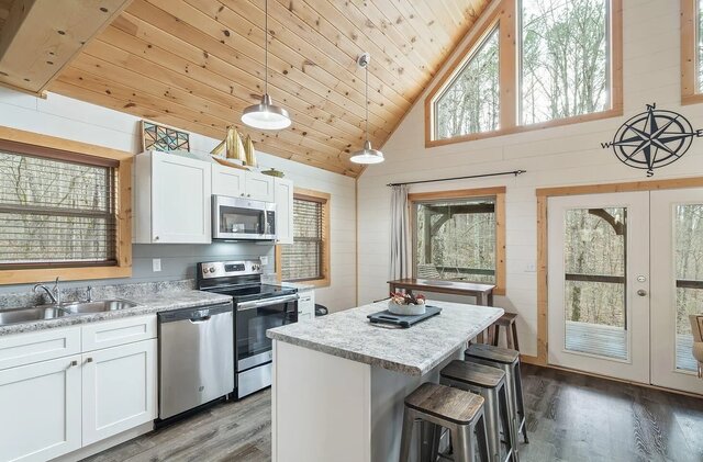 Image 2 for Compass Lodge