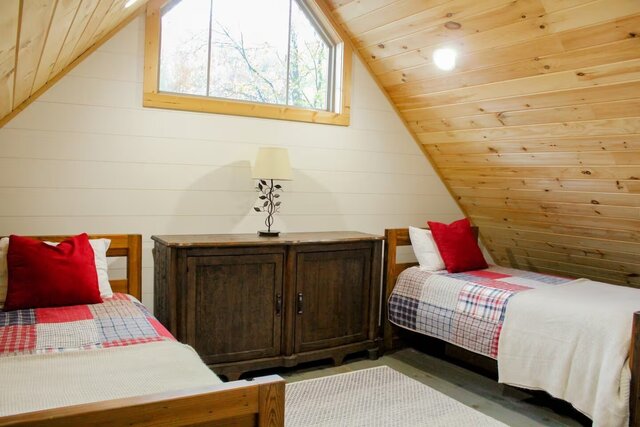 Image 5 for Compass Lodge