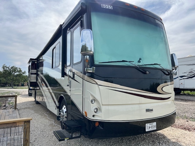 Image 2 for 17 Pull-Thru RV Site w/Deck Fits RV up to 50ft+