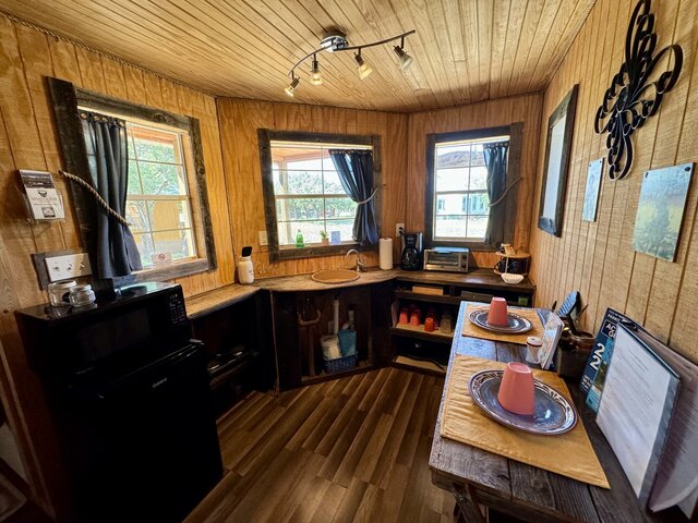 Image 3 for Wild Bill's Hideaway - Texas Hill Country Cabin