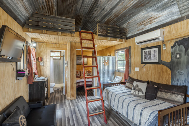 Image 4 for Wild Bill's Hideaway - Texas Hill Country Cabin