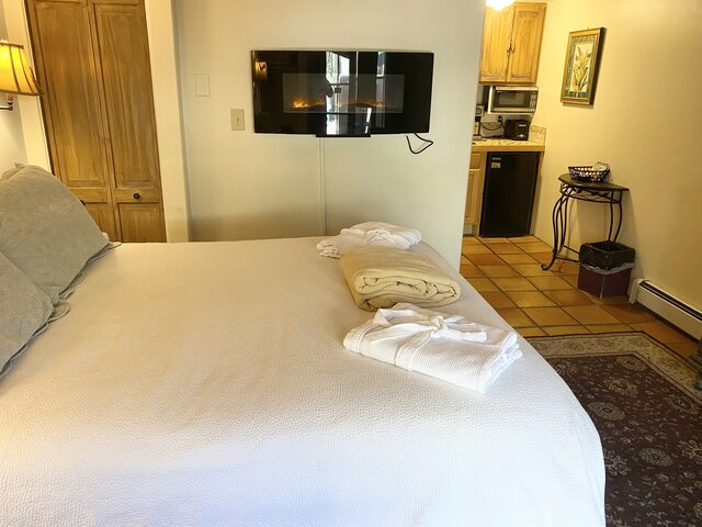 Image 3 for 08) Half Moon