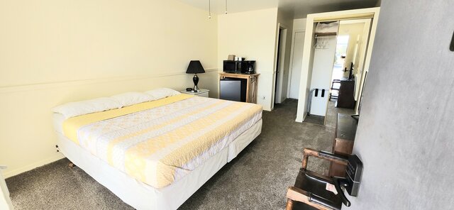 Image 2 for 104 1 King