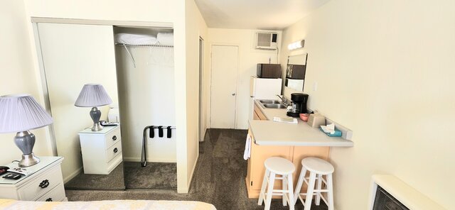 Image 2 for 106 1 Queen