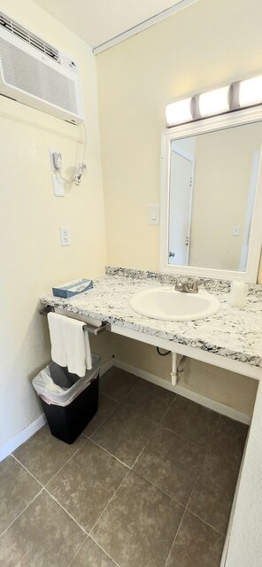 Image 3 for 203 1 Queen