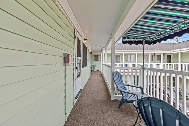 Image 3 for 7 Bay Ave #8 (White Cap)