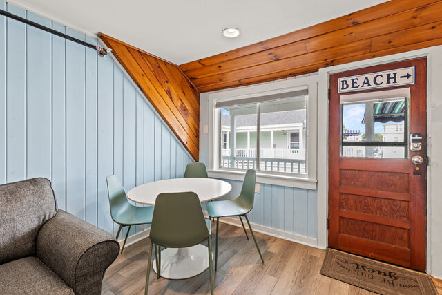 Image 4 for 7 Bay Ave #8 (White Cap)