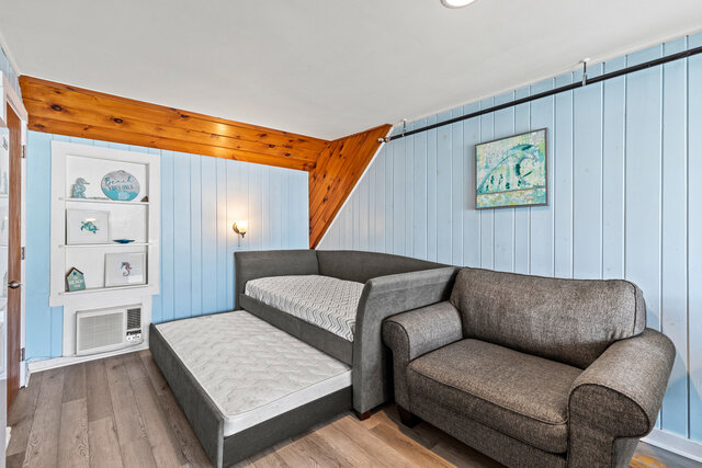 Image 9 for 7 Bay Ave #8 (White Cap)