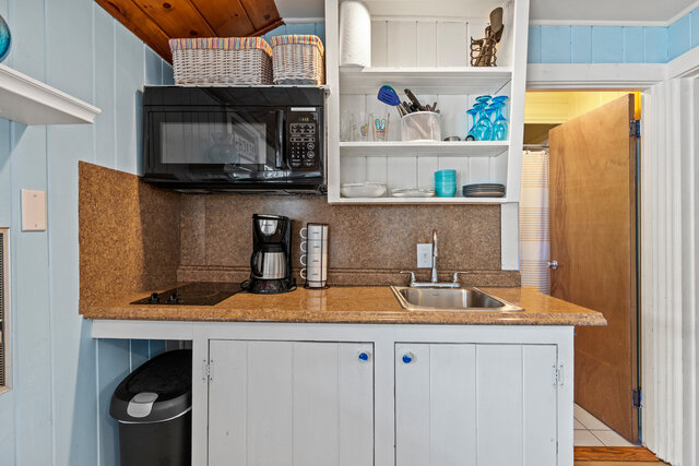 Image 6 for 7 Bay Ave #8 (White Cap)