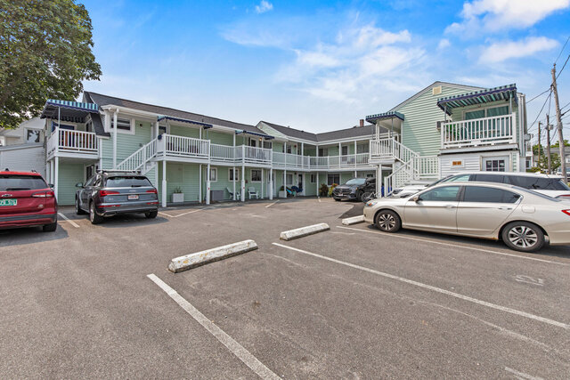 Image 23 for 7 Bay Ave #8 (White Cap)