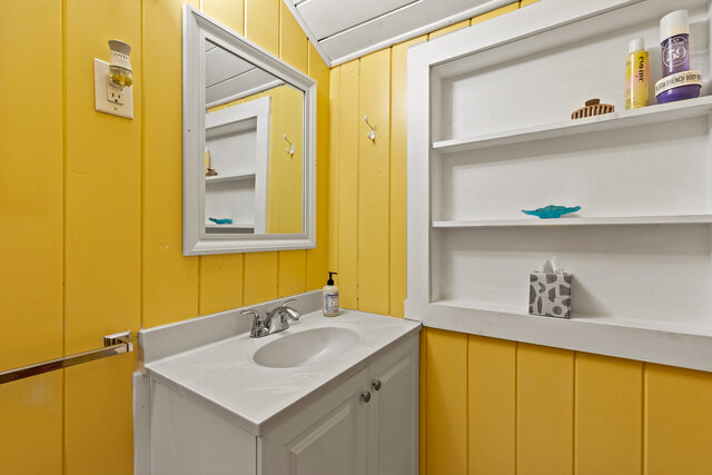 Image 12 for 7 Bay Ave #8 (White Cap)