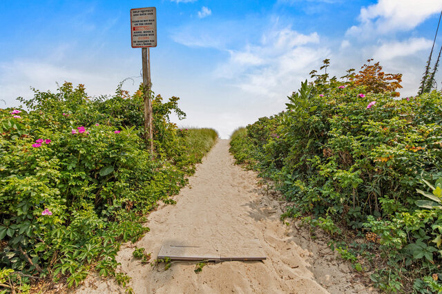 Image 21 for 7 Bay Ave #8 (White Cap)