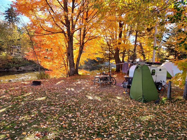 Image 3 for R01 Premium River View Site, Large TENT ONLY SITE