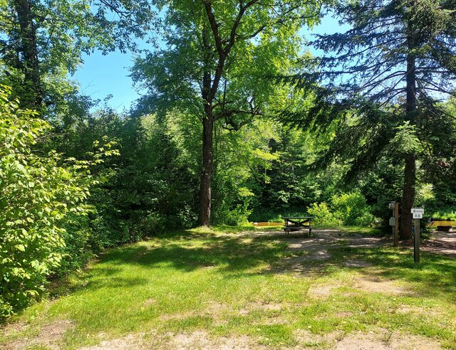 Image 1 for R08 River View Site - TENT ONLY, W/E/Wifi