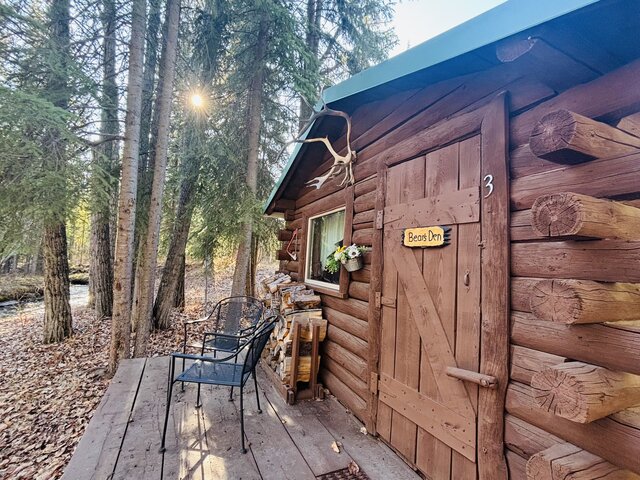 Image 1 for The Bear's Den