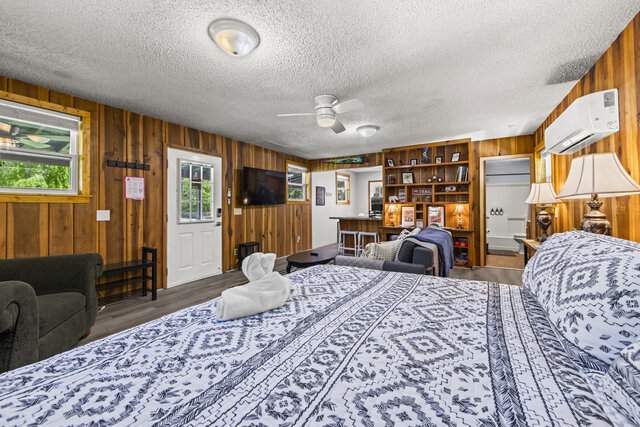 Image 12 for Charming Cabin in Bryson City near NOC