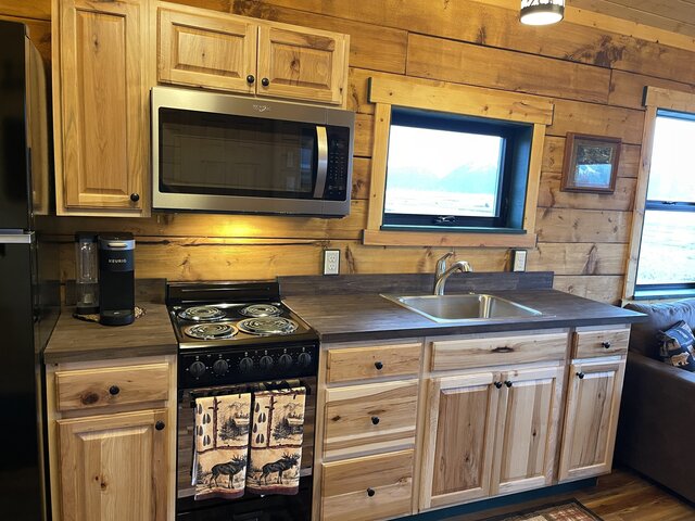 Image 8 for 003 Sockeye Cabin