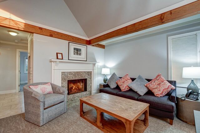 Image 2 for White Heron Victorian - One Bedroom Suite