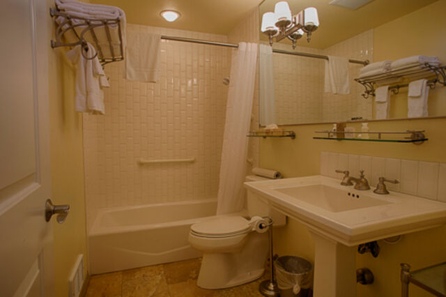 Image 4 for Flagship Junior Suite